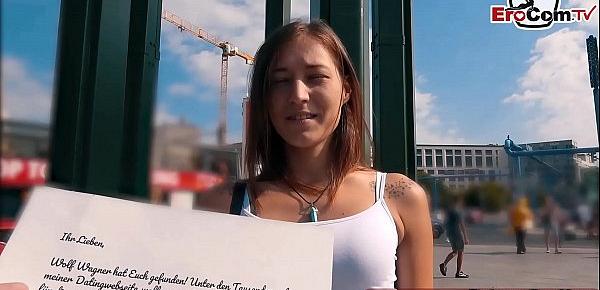  Junge 18 jährige Au Pair Touristin teen von deutschem Mann in Berlin über EroCom Date abgeschleppt und ohne gummi gefickt